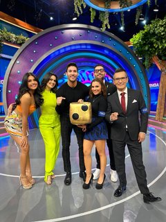 Luz Elena González feet photo thumbnail