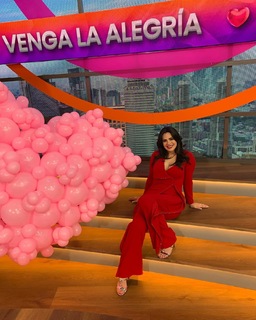 Luz Elena González feet photo thumbnail