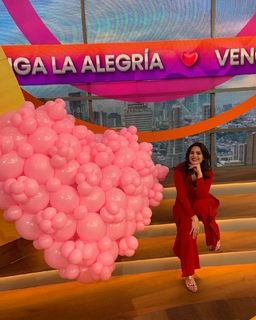 Luz Elena González feet photo thumbnail