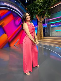 Luz Elena González feet photo thumbnail