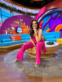 Luz Elena González feet photo thumbnail