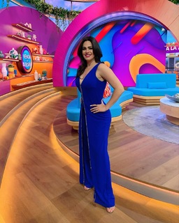 Luz Elena González feet photo thumbnail