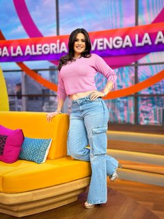 Luz Elena González feet photo thumbnail