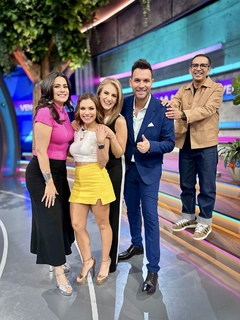 Luz Elena González feet photo thumbnail