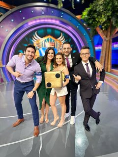 Luz Elena González feet photo thumbnail