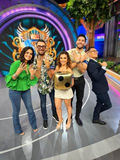 Luz Elena González feet photo thumbnail