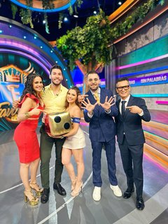 Luz Elena González feet photo thumbnail