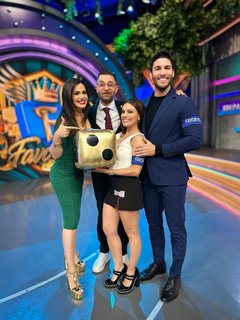 Luz Elena González feet photo thumbnail