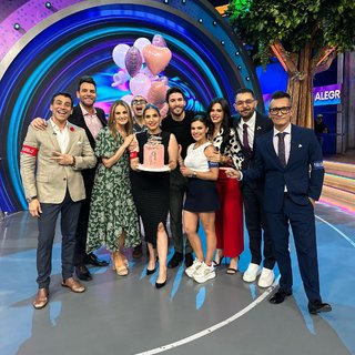 Luz Elena González feet photo thumbnail