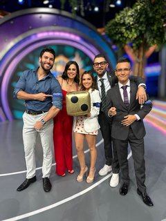 Luz Elena González feet photo thumbnail