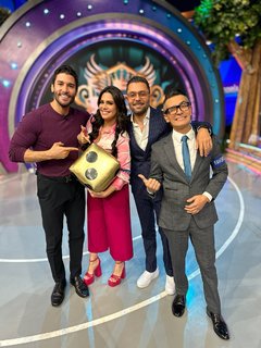 Luz Elena González feet photo thumbnail