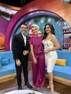 Luz Elena González feet photo thumbnail