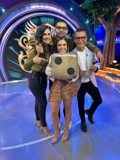 Luz Elena González feet photo thumbnail