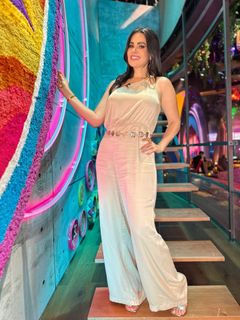 Luz Elena González feet photo thumbnail