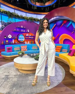 Luz Elena González feet photo thumbnail