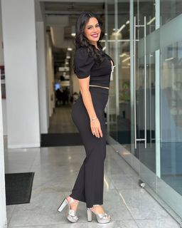 Luz Elena González feet photo thumbnail