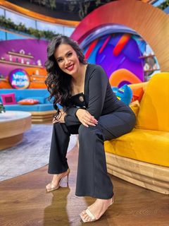 Luz Elena González feet photo thumbnail