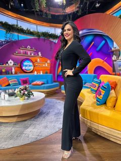 Luz Elena González feet photo thumbnail