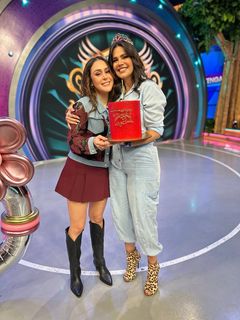 Luz Elena González feet photo thumbnail