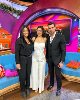 Luz Elena González feet photo thumbnail