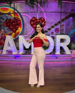 Luz Elena González feet photo thumbnail