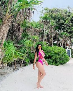 Luz Elena González feet photo thumbnail