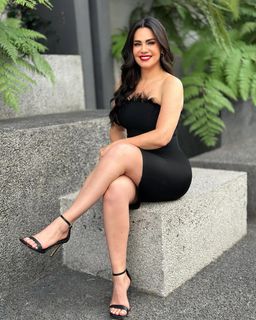 Luz Elena González feet photo thumbnail