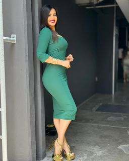 Luz Elena González feet photo thumbnail