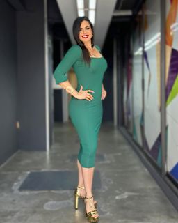 Luz Elena González feet photo thumbnail