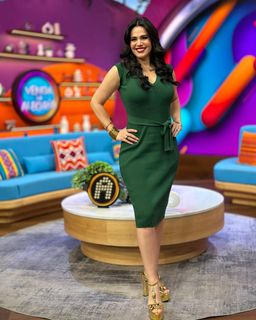 Luz Elena González feet photo thumbnail