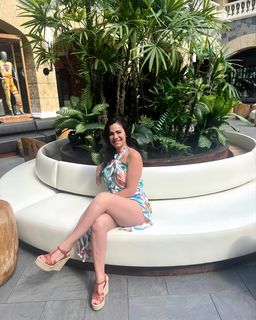 Luz Elena González feet photo thumbnail