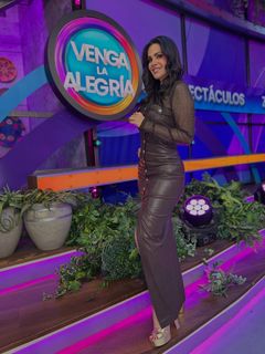 Luz Elena González feet photo thumbnail