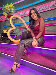 Luz Elena González feet photo 9