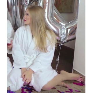 Luísa Sonza feet photo thumbnail