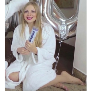 Luísa Sonza feet photo thumbnail