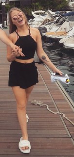 Luísa Sonza feet photo thumbnail