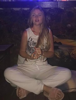 Luísa Sonza feet photo thumbnail