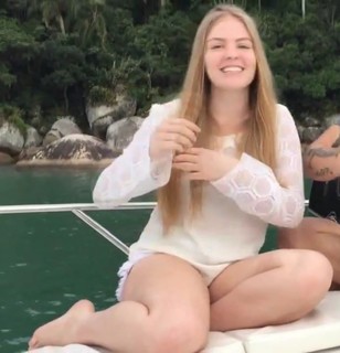 Luísa Sonza feet photo thumbnail