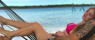 Luísa Sonza feet photo thumbnail