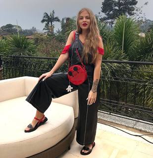 Luísa Sonza feet photo thumbnail