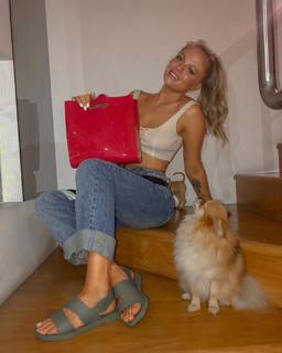Luísa Sonza feet photo thumbnail