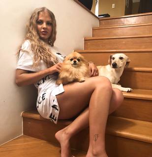 Luísa Sonza feet photo thumbnail