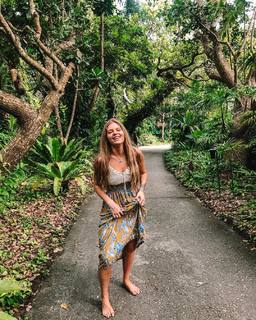 Luísa Sonza feet photo thumbnail