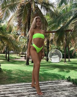 Luísa Sonza feet photo thumbnail