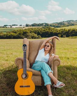 Luísa Sonza feet photo thumbnail