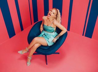 Luísa Sonza feet photo thumbnail