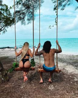 Luísa Sonza feet photo thumbnail