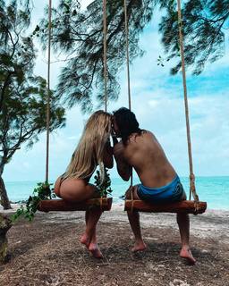 Luísa Sonza feet photo thumbnail