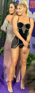 Luísa Sonza feet photo thumbnail