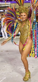 Luísa Sonza feet photo thumbnail